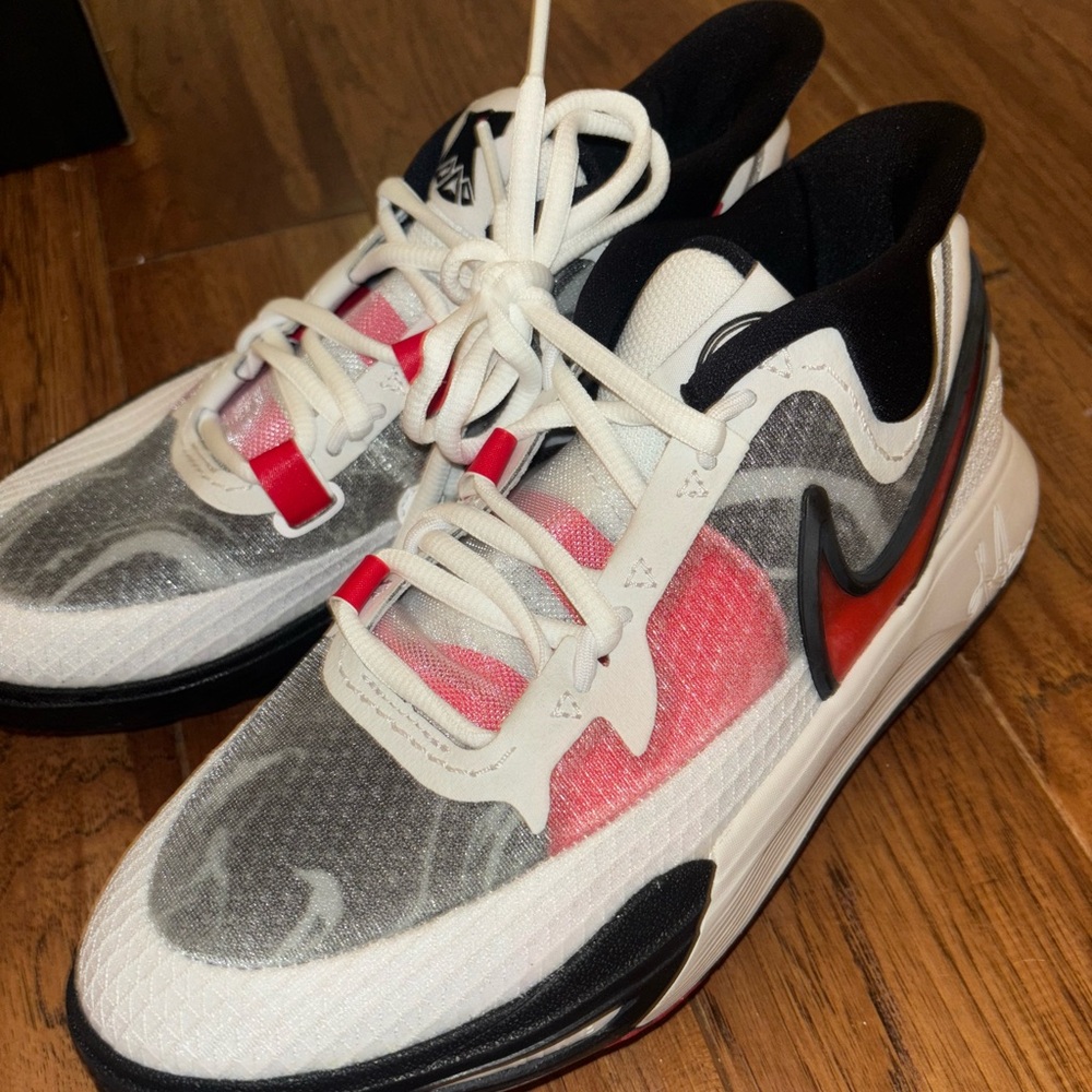 Kyrie 8 'White University Red'